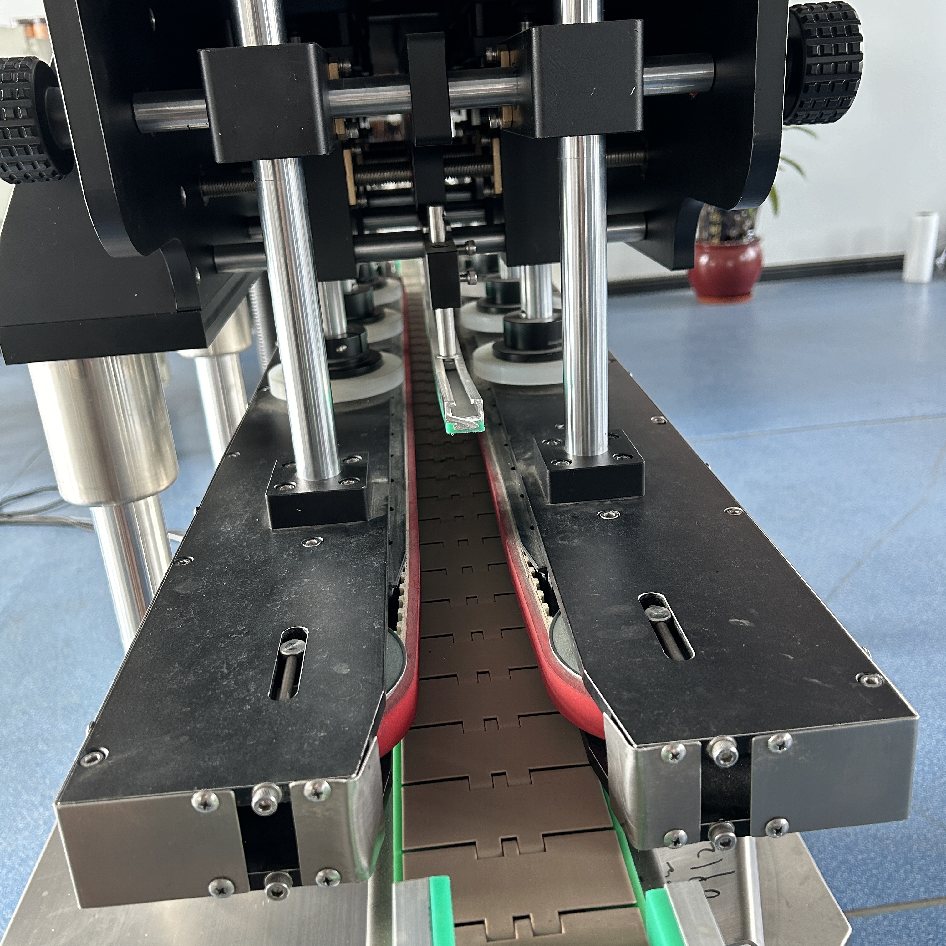 SPX Capopación lineal de la máquina de tapa automática completa