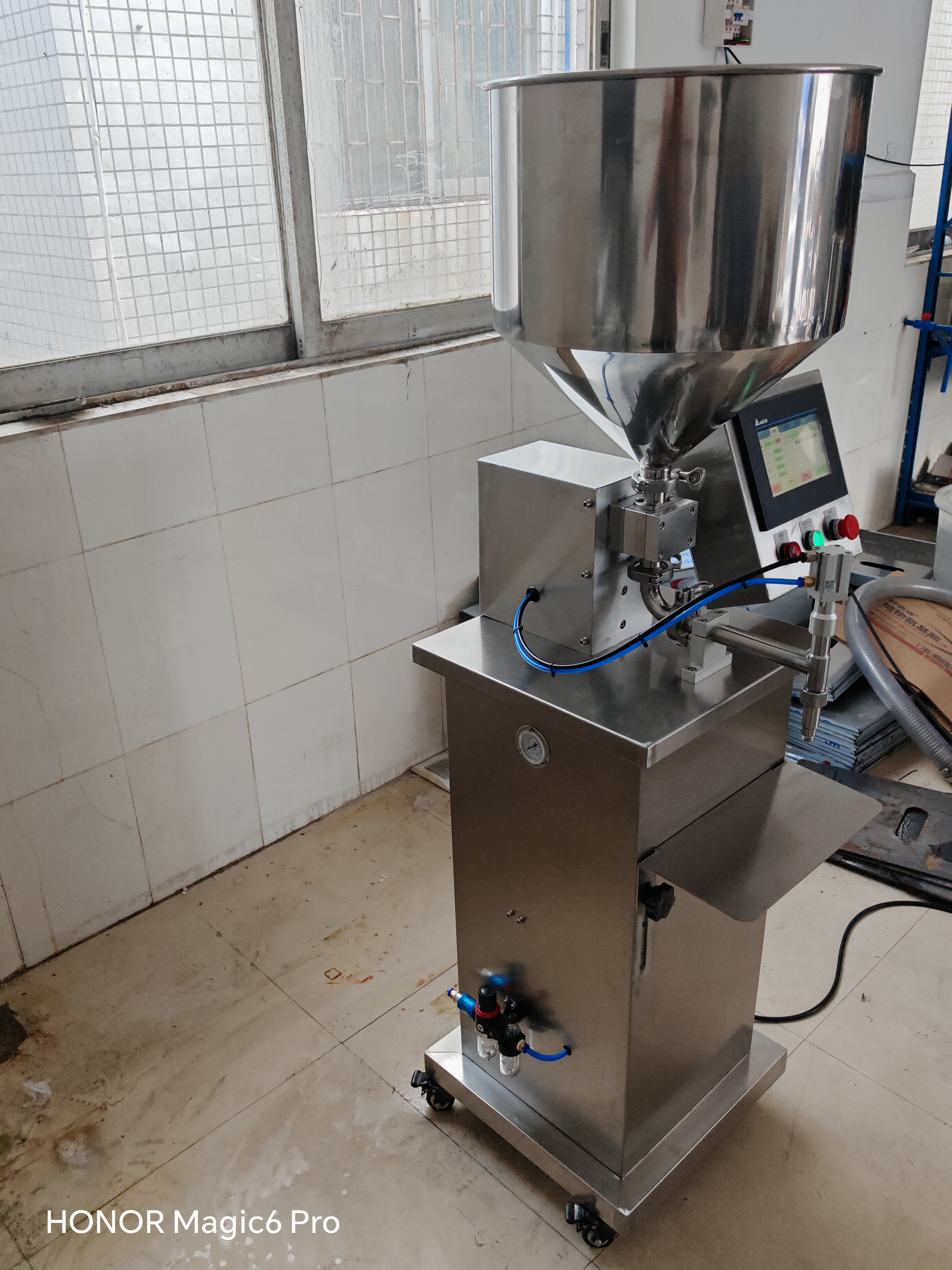 SPX Single Head Vertical Gear Pump Filling Machine