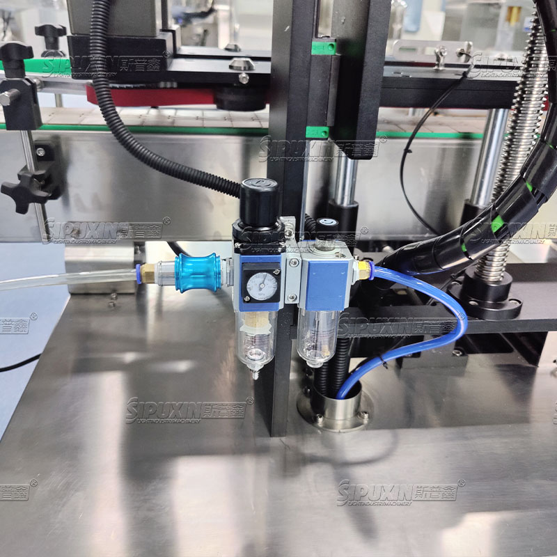 Máquina de tapa de alta velocidad de precio de fábrica para maquinaria de tapa neumática de botellas de plástico con control PLC